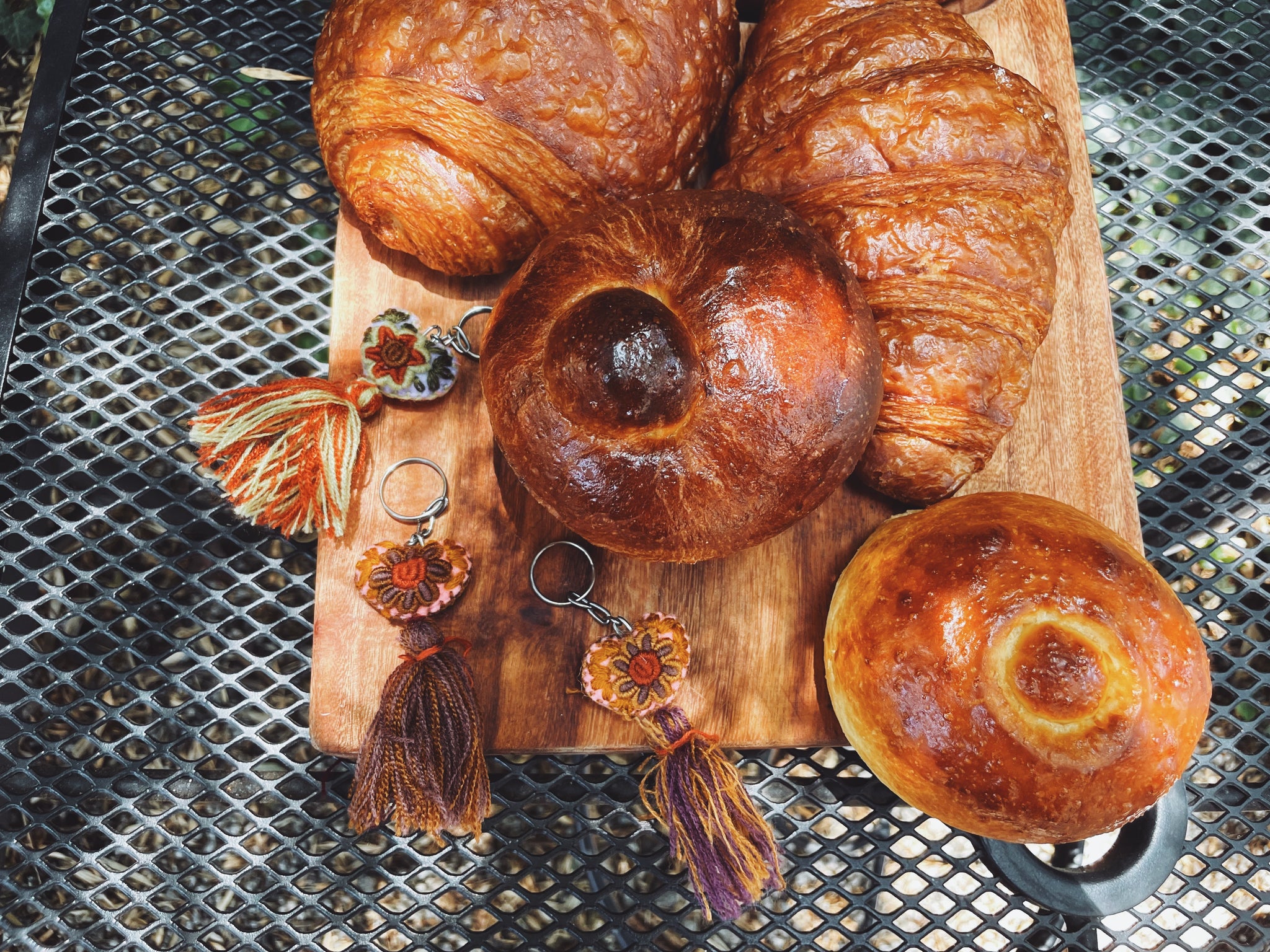Embroidered Keychain | flowers heart design Pura Vida