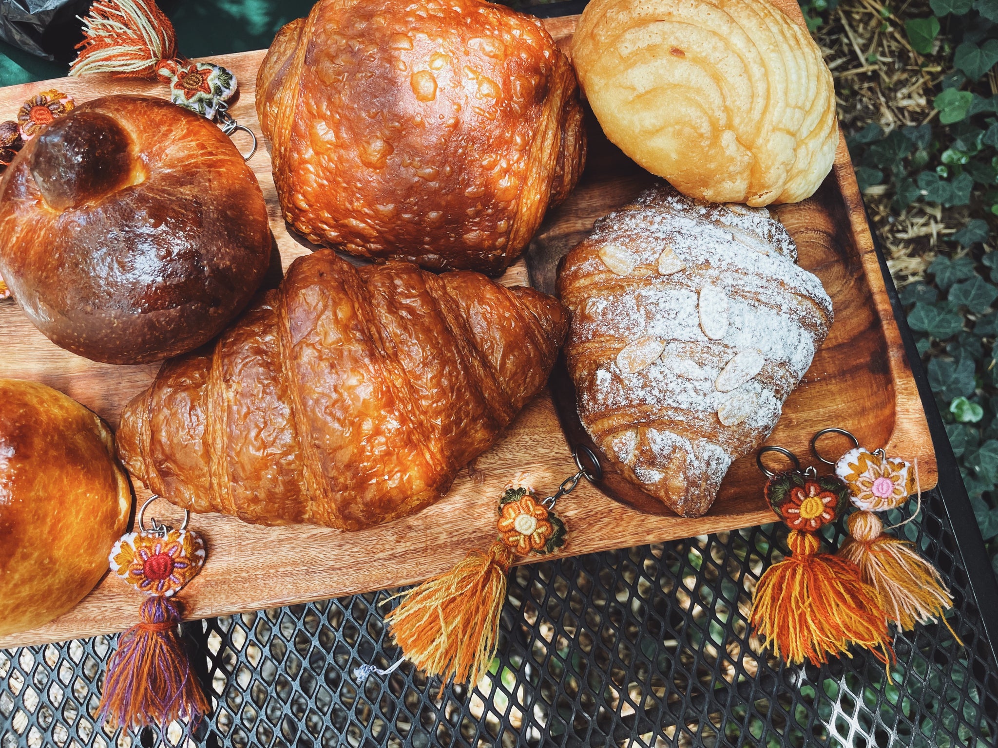 Embroidered Keychain | flowers heart design Pura Vida