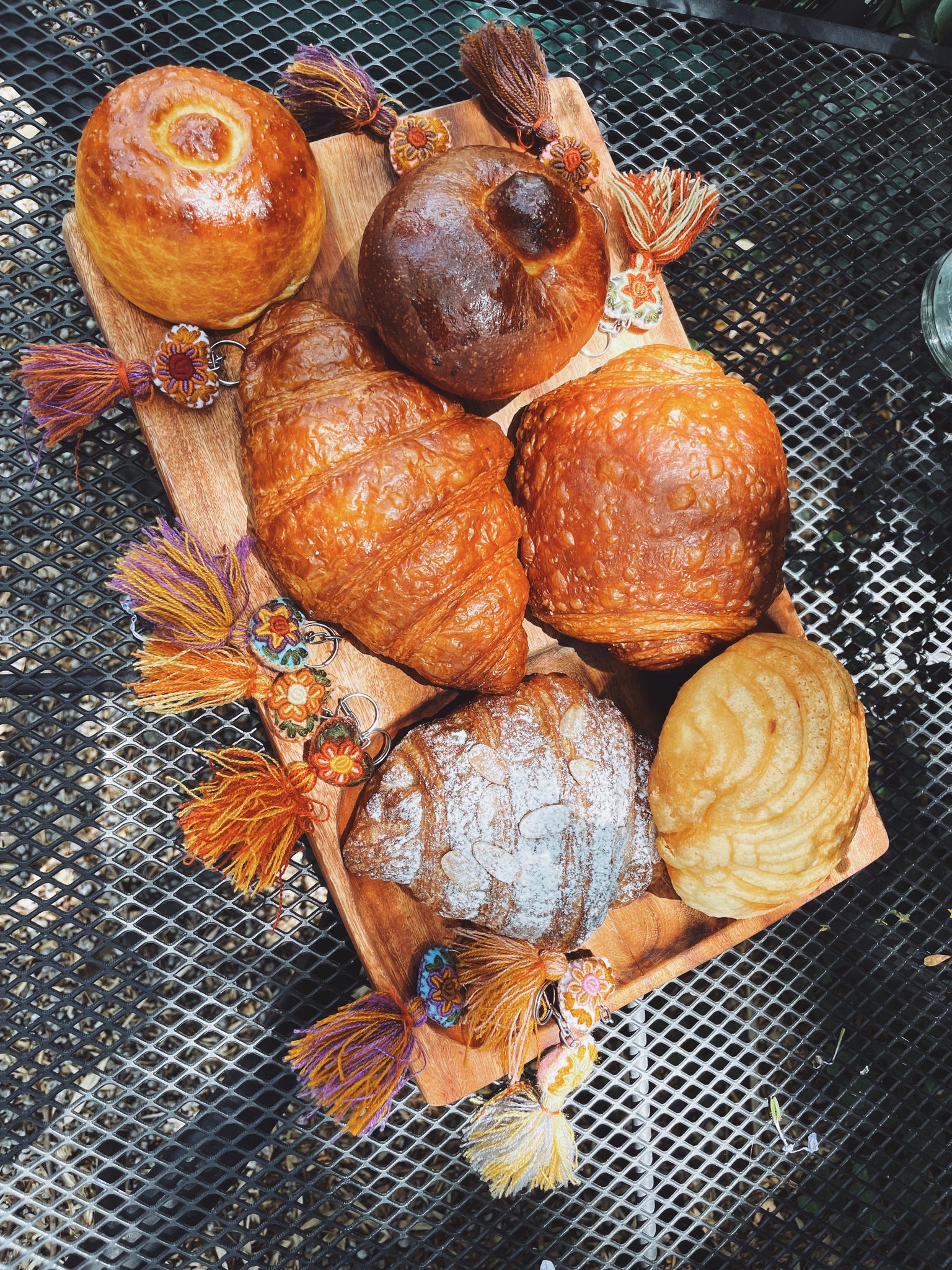 Embroidered Keychain | flowers heart design Pura Vida