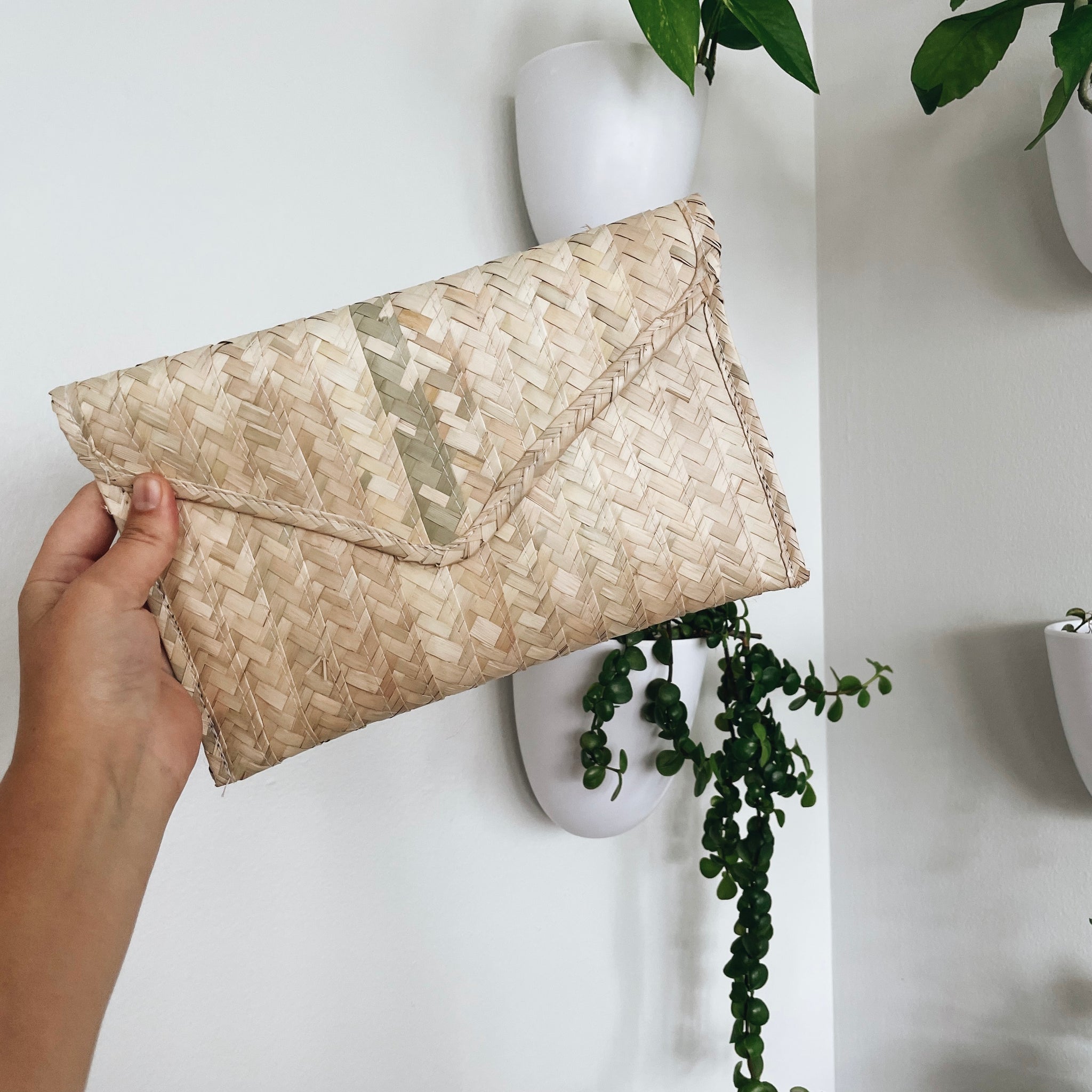 Palm straw clutch purse Pura Vida