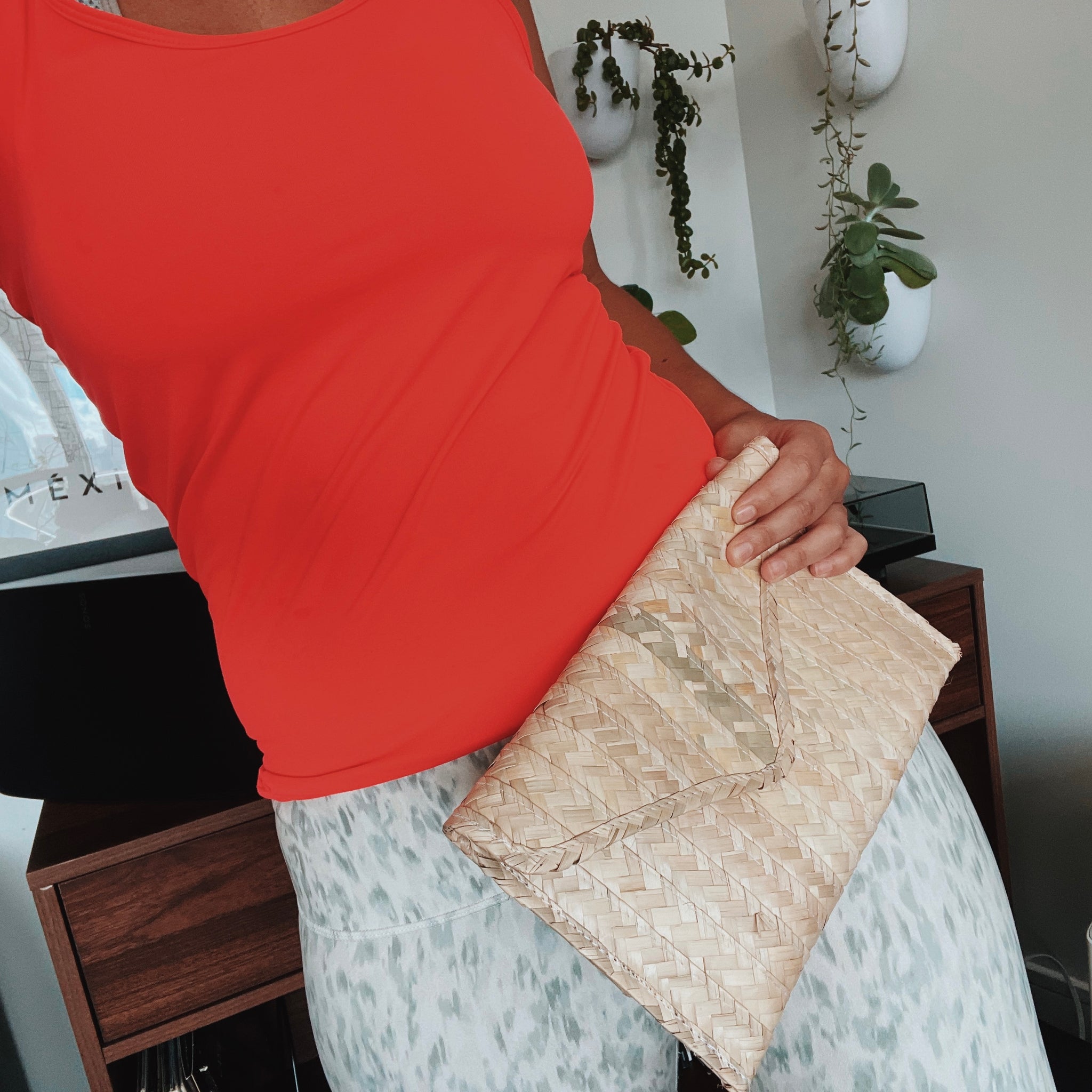 Palm straw clutch purse Pura Vida