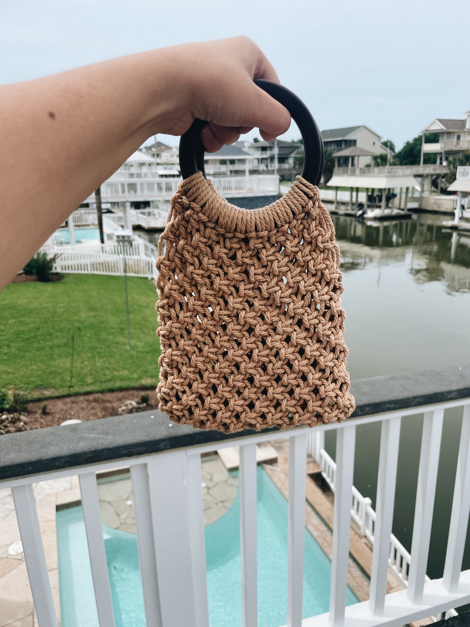 Macrame Handbag with Natural Wooden Handles Pura Vida