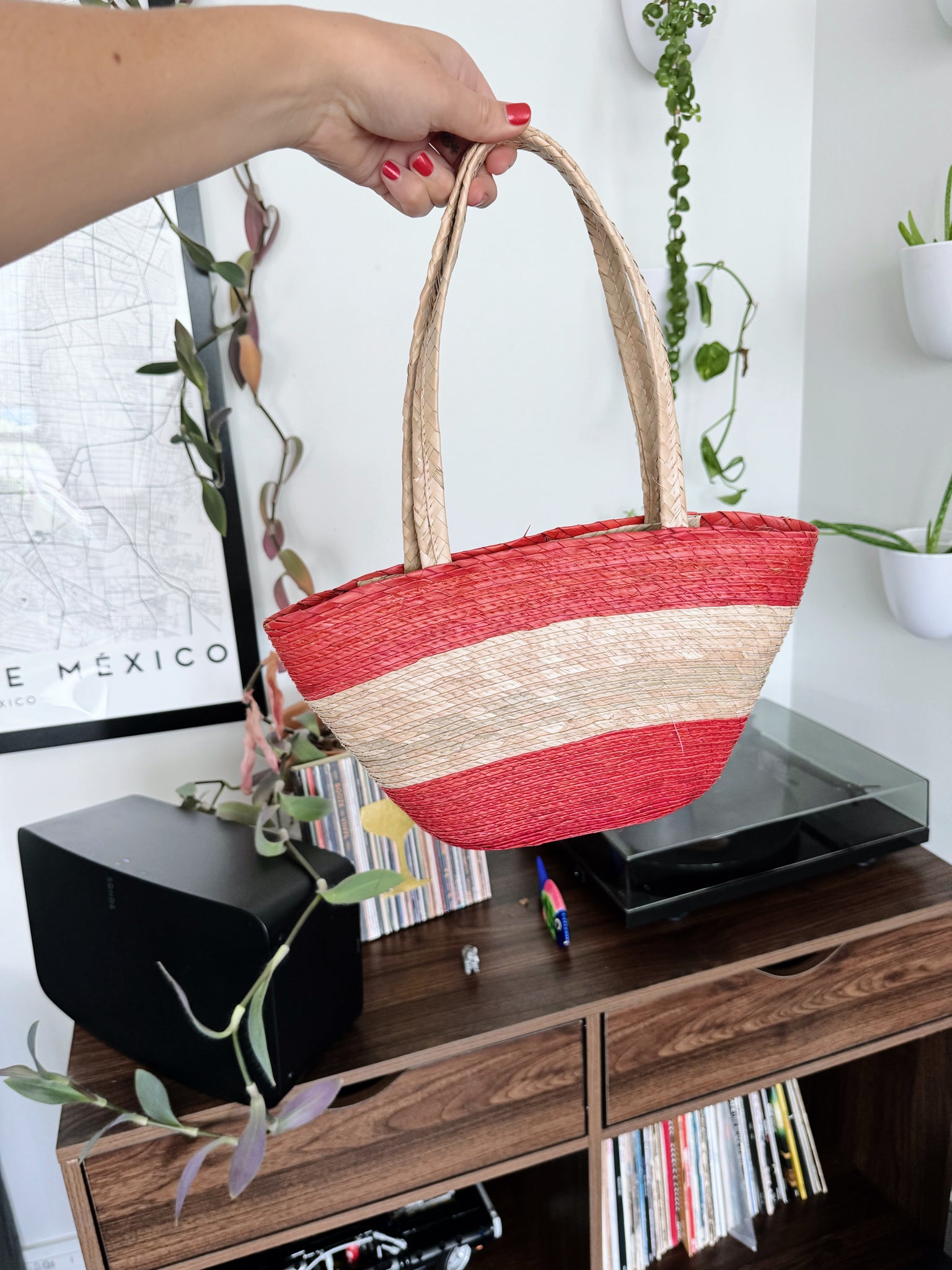 Palm straw white and red purse